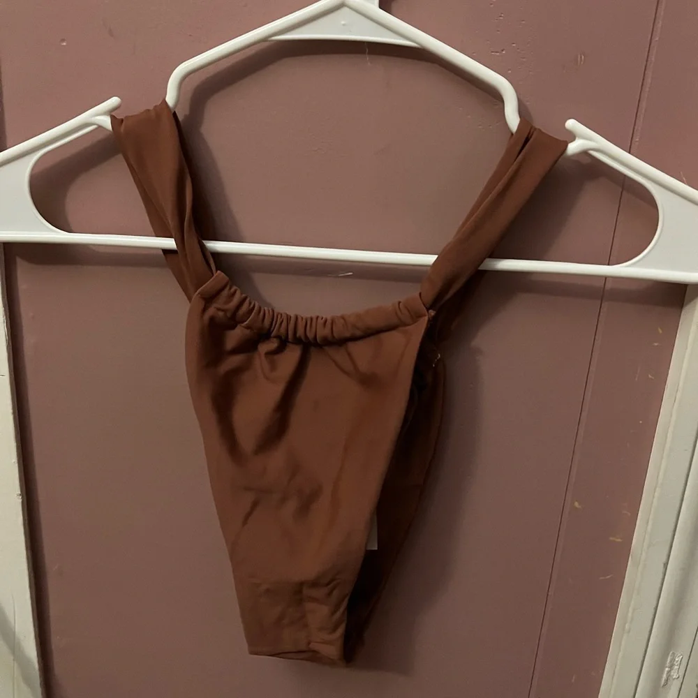 Size medium - Picture 1 of 4